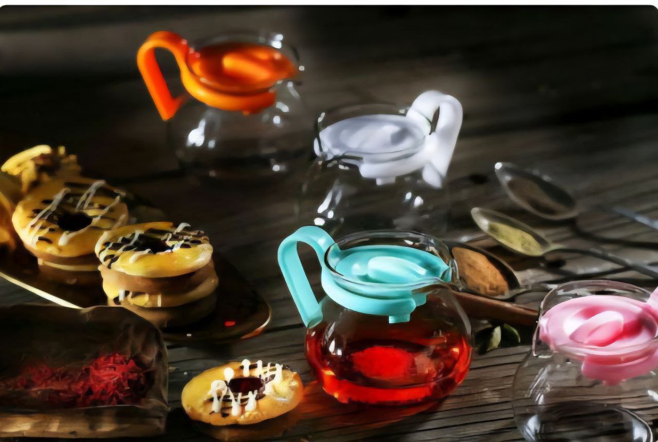 قوری زعفران تینا شیشه‌ای با درب رنگی